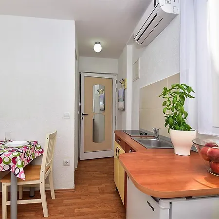 Borna Apartment Makarska